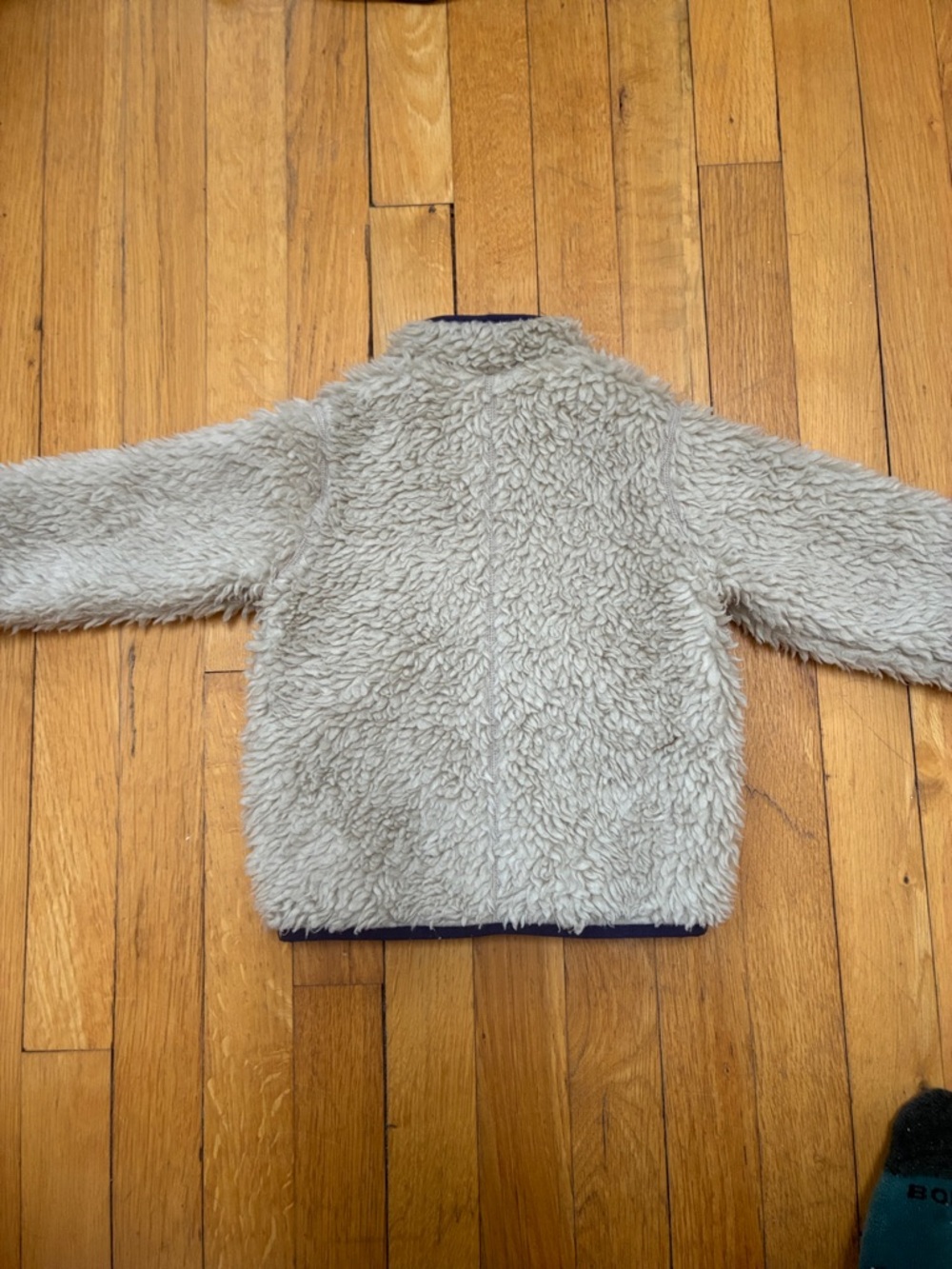Patagonia Kids Cream Sherpa Jacket with Navy Accents - Picture 3 of 4